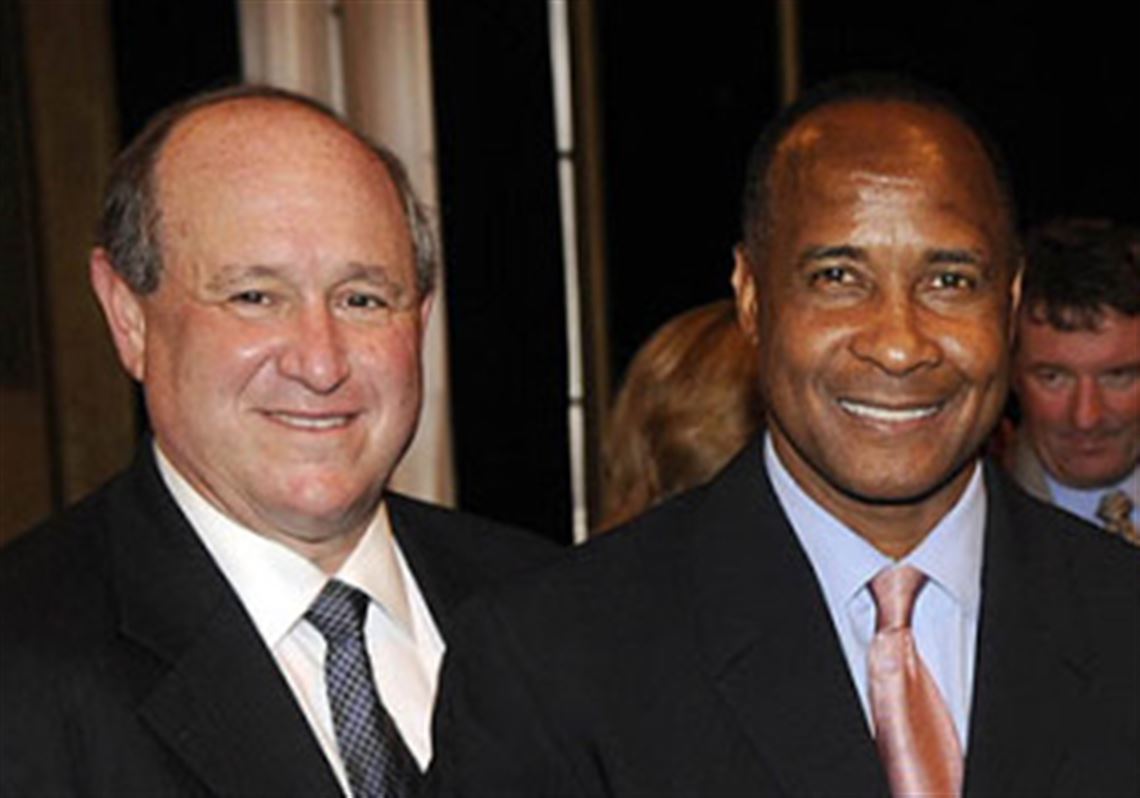 From left, Sy Holzer and Lynn Swann during the Jewish National Fund Gala Dinner at the Omni William Penn Hotel.