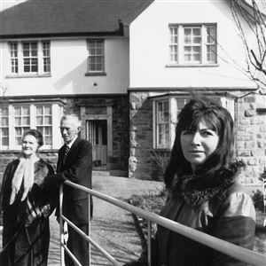 Edna O'Brien with her parents, Lena and Michael O'Brien,  in front of Drewsboro House, 1966.