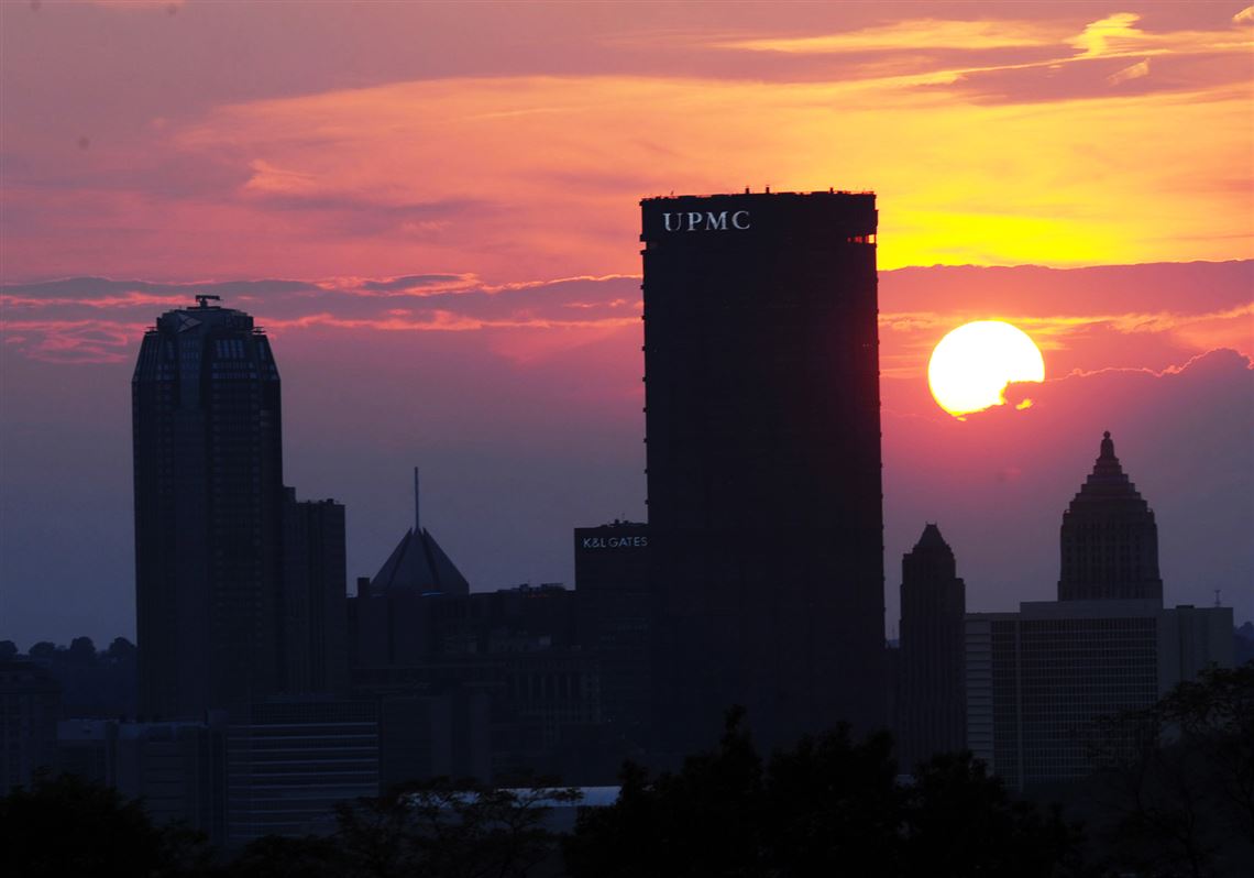 Sunset against at the Pittsburgh skyline.