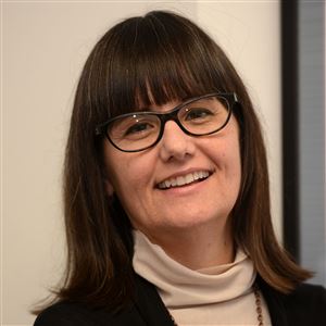 Carolyn De La Cruz is a plastic surgeon who specializes in breast reconstruction for cancer patients. She now also performs surgery to relieve fluid buildup in lymphedema cases.
