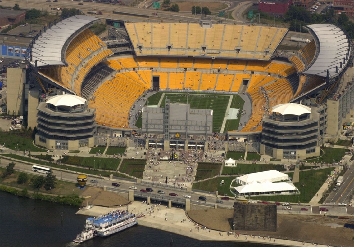 A 798-space parking garage on the North Shore will be built on the North Shore next to Heinz Field. The garage will cost an estimated $15 million and net 600 new spaces, taking into account those in Lot 1 being lost to the construction.