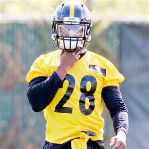 Steelers' Sean Davis goes through drills during rookie mini-camp on the South Side.
