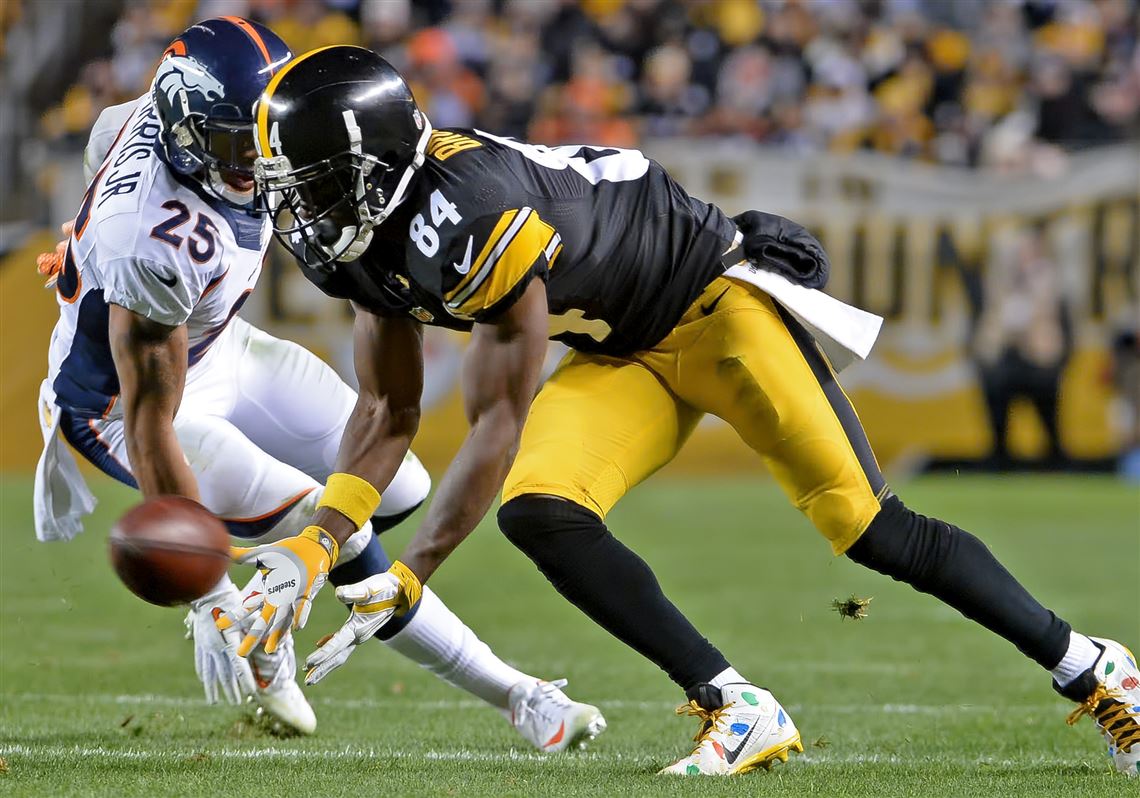 Antonio Brown pulls in a pass in front of the Broncos' Chris Harris Jr. in the third quarter of a December game at Heinz Field. 