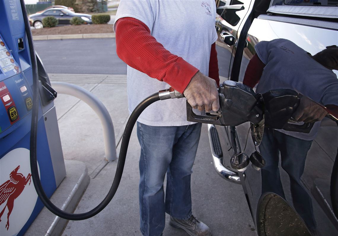 Gas prices in the Pittsburgh region dropped slightly in the past week.