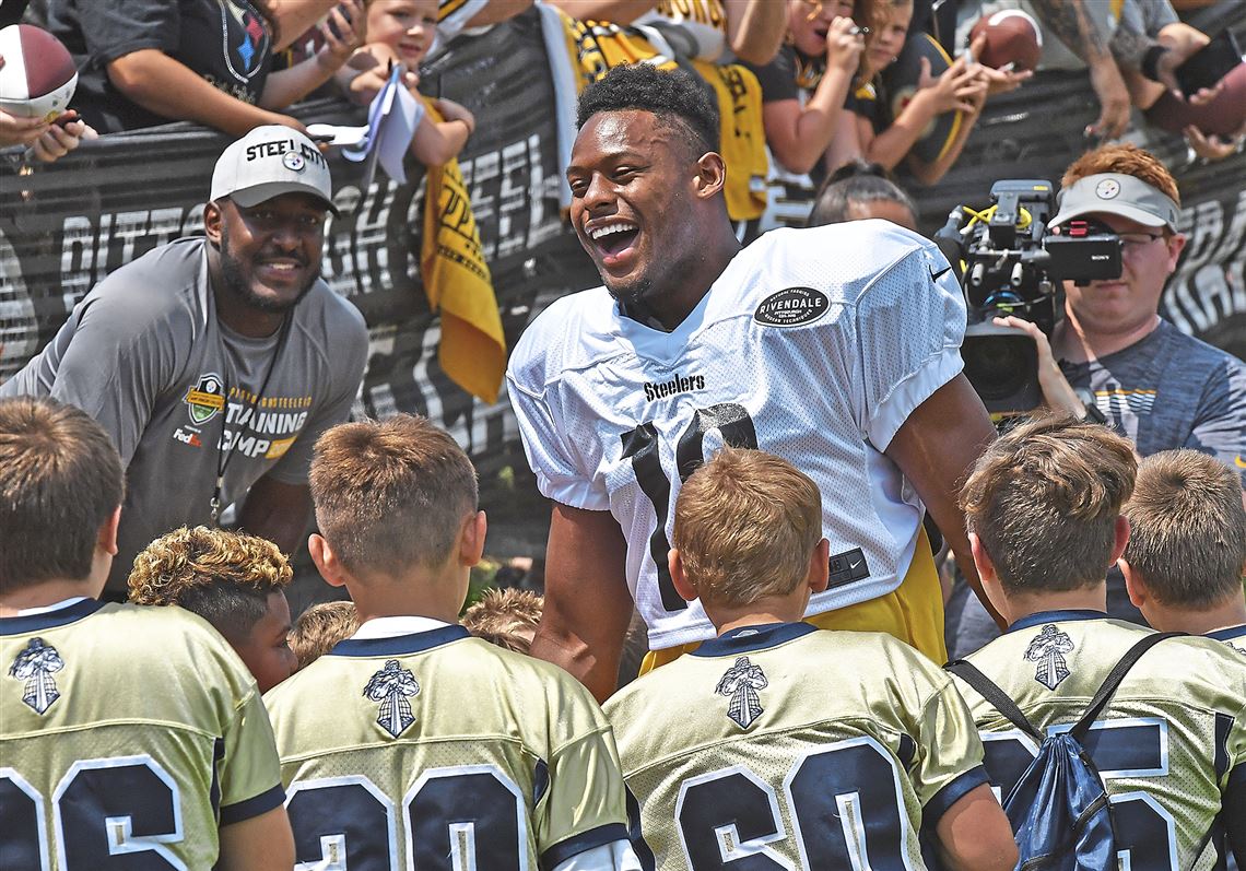 Fan with JuJu SmithSchuster's autograph tattooed on head has season