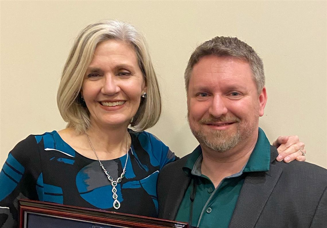 Upper St. Clair choral director wins award thanks to her former student ...