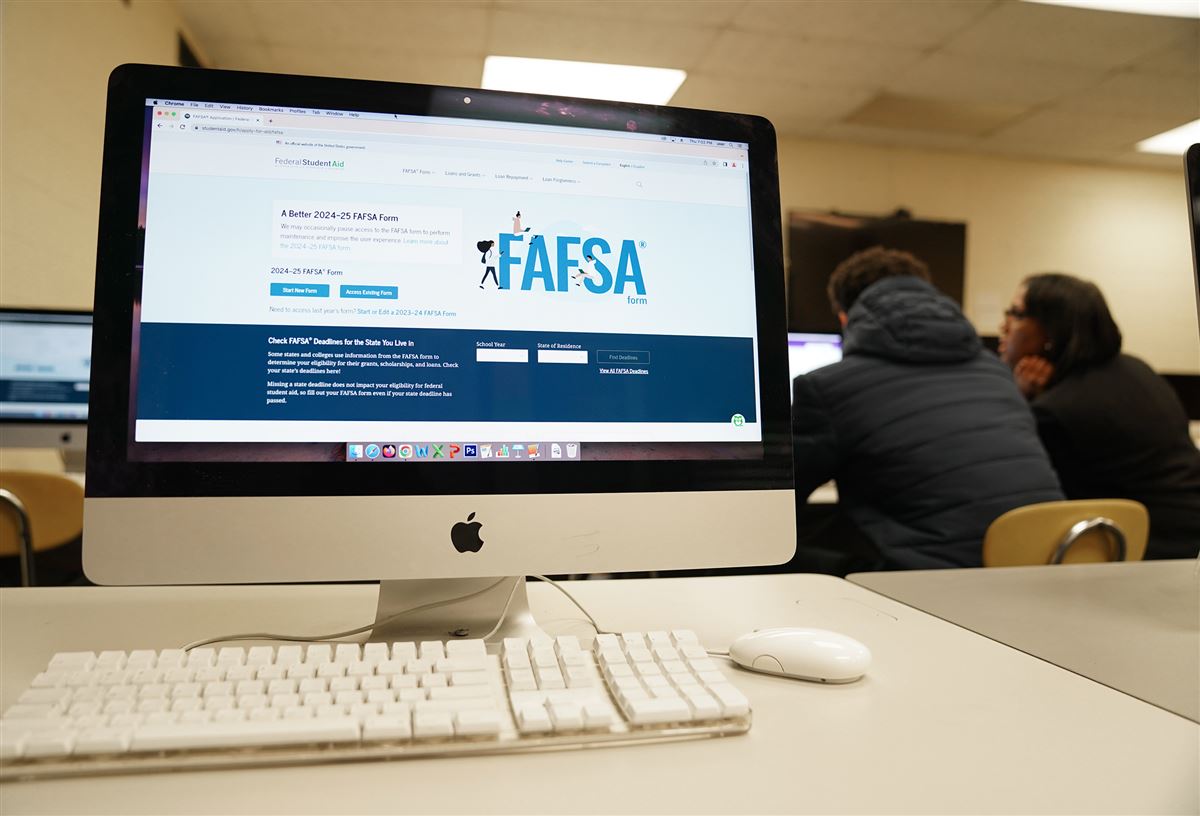 FAFSA information session and workshop at Steel Valley High School in Munhall on Thursday, Feb. 15, 2024.