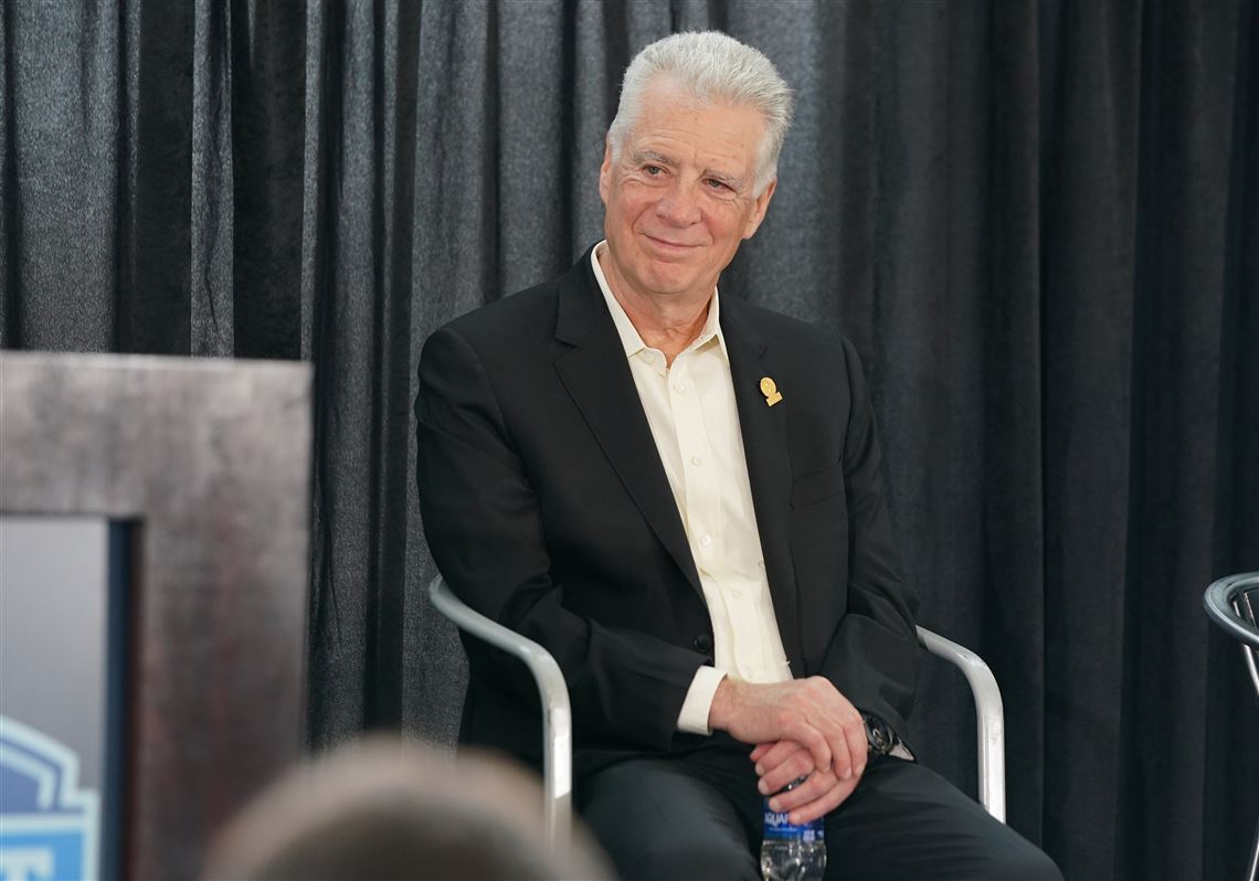 NFL Shock: US President calls for Commanders to return to their old name due to fear of "Negative" wave from 2022, he also announced that he will pay more attention to sports issues related to politics, Steelers President Art Rooney II is the first person to stand up and give his opinion on this issue, making the whole of America shaken and admired...vannguyen
