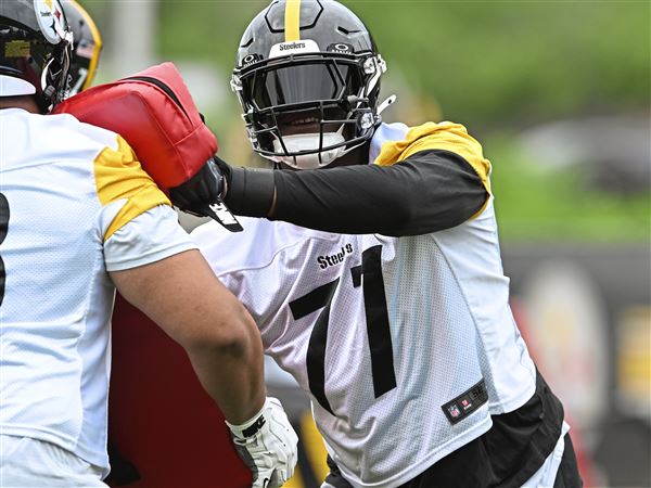 Steelers offensive lineman Broderick Jones runs a drill on the first day of Steelers Minicamp at the UPMC Rooney Sports Complex on the South Side on Tuesday May 27, 2025.