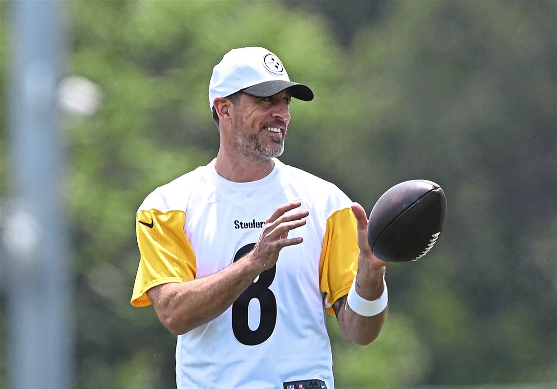 Will Howard, the young star rated by Art Rooney II as the highest-rated QB in the Steelers, he stated the reason why he recruited Aaron Rodgers as a "Teacher" to teach him the game for 1 year and... vannguyen