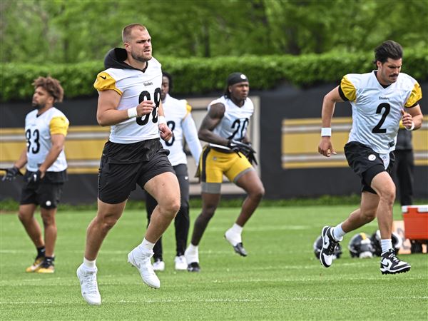 Steelers tight end Pat Freiermuth, left, and quarterback Mason Rudolph jog in warmups  May 27, 2025, at UPMC Rooney Sports Complex. Freiermuth caught a career high of 65 passes and tied his career high of seven touchdown receptions.