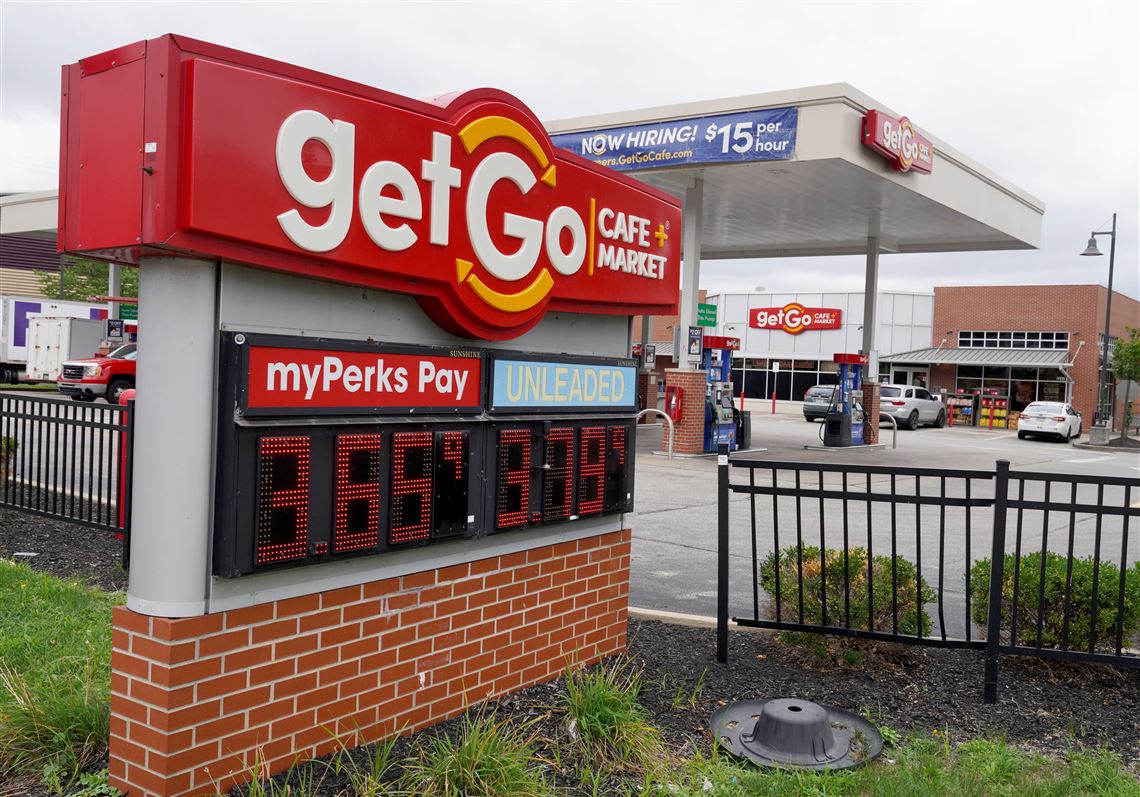 As Giant Eagle bids farewell to gas, its pharmacy business is ascendant