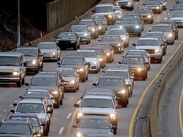 Slow bumper to bumper traffic on the inbound Parkway East due to an overturned vehicle accident on the outbound Parkway West during the morning rush, Tuesday March 20, 2018 in Pittsburgh.      (Darrell Sapp/Post-Gazette)