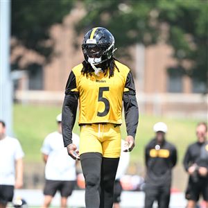 New cornerback Jalen Ramsey (5) gets into position prior to a play during practice on the first day of Steelers Training Camp at Saint Vincent College in Latrobe Thursday, July 24, 2025.
