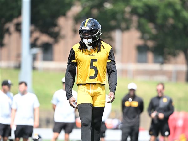 New cornerback Jalen Ramsey (5) gets into position prior to a play during practice on the first day of Steelers Training Camp at Saint Vincent College in Latrobe Thursday, July 24, 2025.