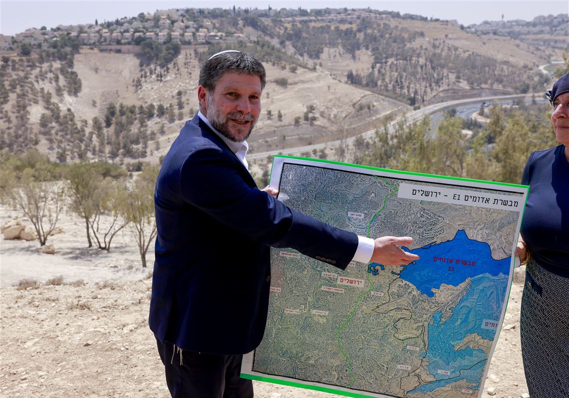 Israel announces a settlement that critics say will effectively sever the West Bank in two