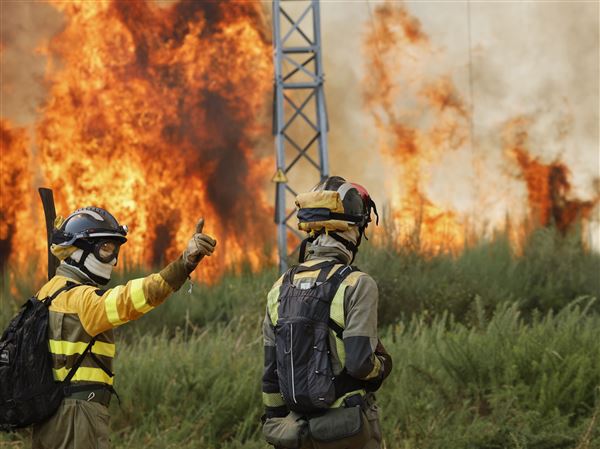 Spain deploys 500 more troops to battle wildfires during extended heatwave