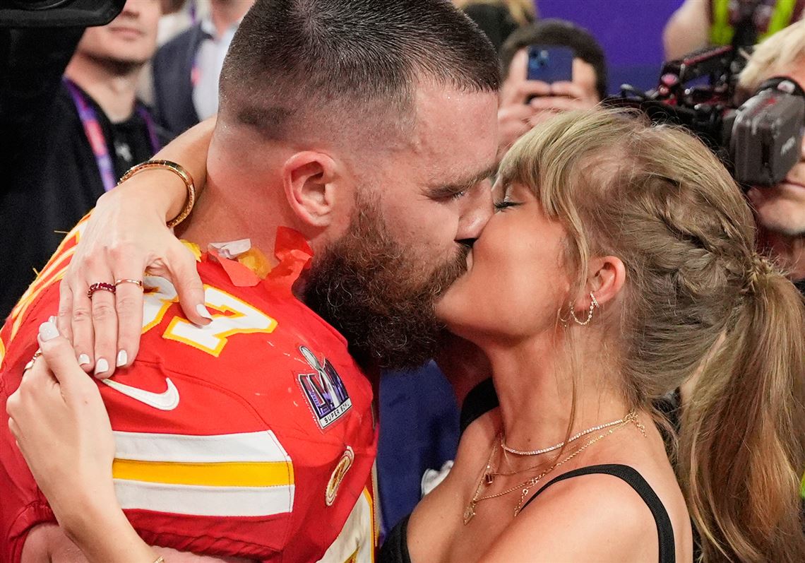 Taylor and Travis are not the only sports-entertainment couples we like