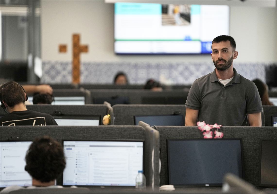 How AI is Transforming Call Centers: The Surprising Truth About Human vs. Machine
